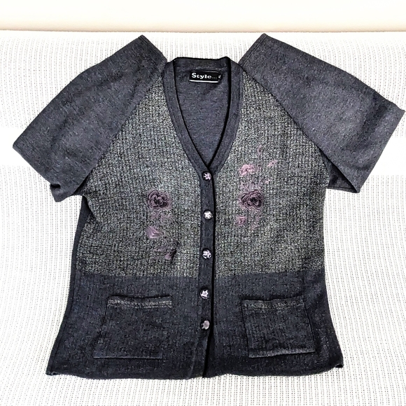 Vintage Charcoal Sweater * Embroidered Flowers * VNeck *Buttons * Pockets * XL - Picture 6 of 7